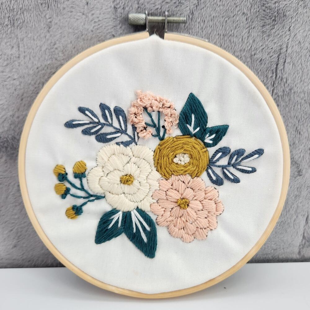 BEAUTIFUL completed Leisure Arts Embroidery floral wall art décor , no back 6"